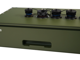 Front with closed lid
