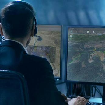 Operators on screens analysing images through i4D solution