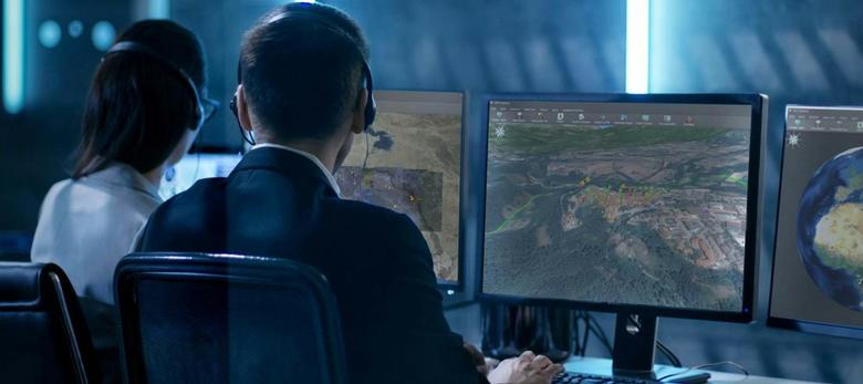 Operators on screens analysing images through i4D solution