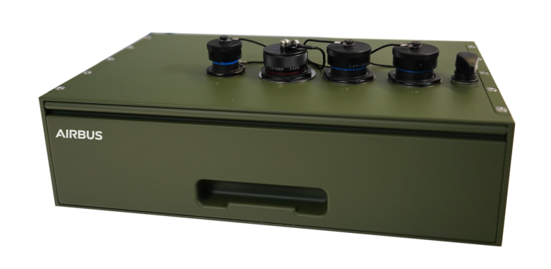 Front with closed lid